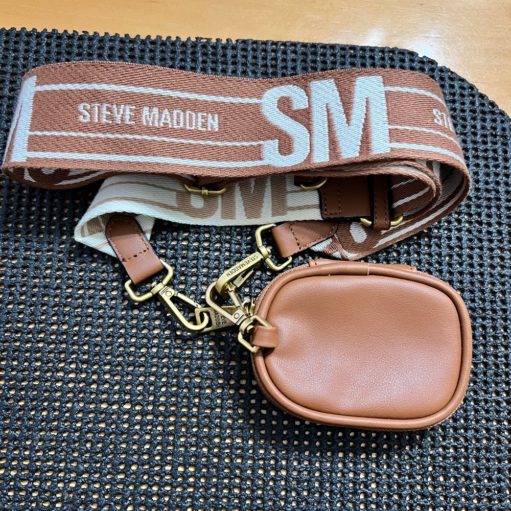 Steve Madden Airpod Case & Shoulder Strap